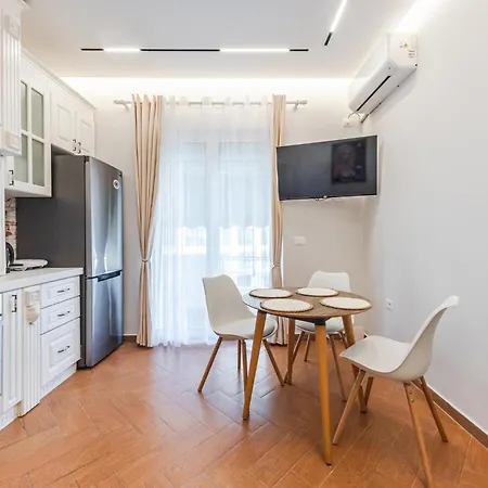 Meduza By * ティラナ