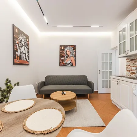 Meduza By * 티라나